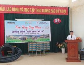 Anh-3-Dong-chi-Nguyen-Van-Long-Pho-truong-PGDDT-phat-bieu-y-kien-tai-buoi-trao-tang-ong-nhua-chuong-trinh-nuoc-sach-cho-em.jpg